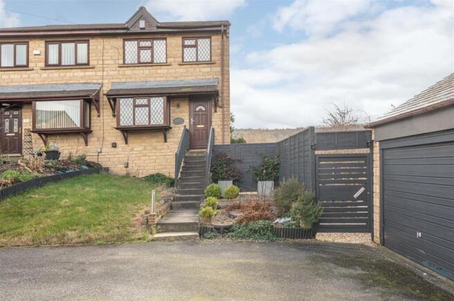 07 - 48 Caldercroft  HX5 9AY.jpg