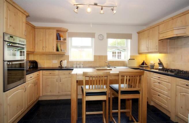 7006_Cawthorn Close.