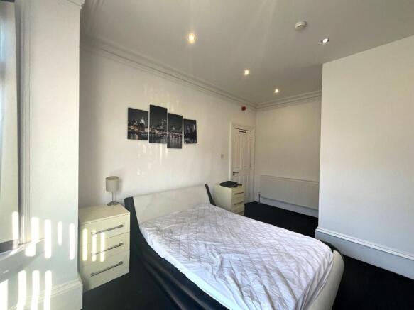 1 bed House Share to rent Image 4