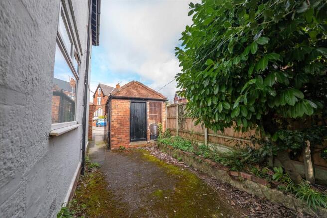4 bed Detached for sale Image 12