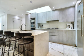 120, Vicarage Road, London E10 5DZ