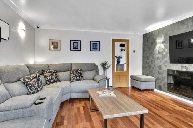 4 bed Detached for sale Image 12