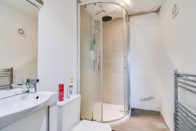 2 bed Flat for sale Image 6