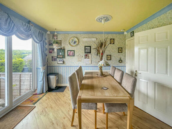 3 bed Semi-Detached for sale Image 4