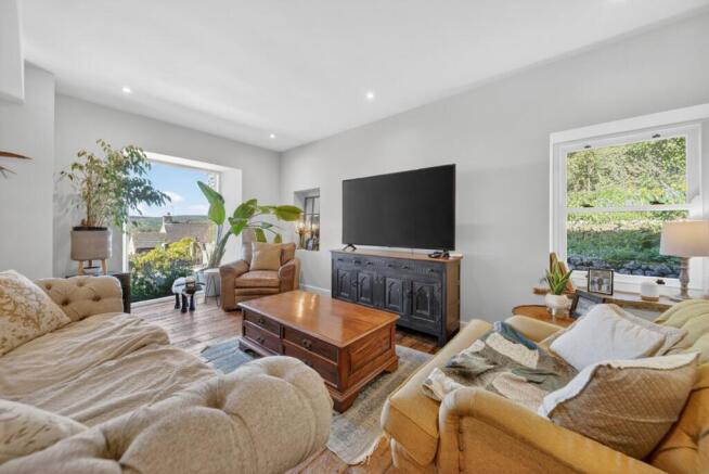 4 bed Detached for sale Image 8