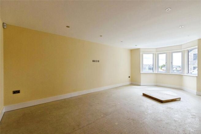 6 bed Detached for sale Image 5