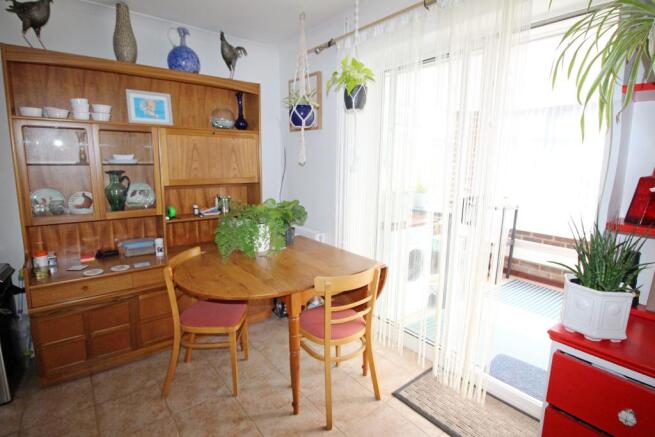 Kitchen / Dining Area
