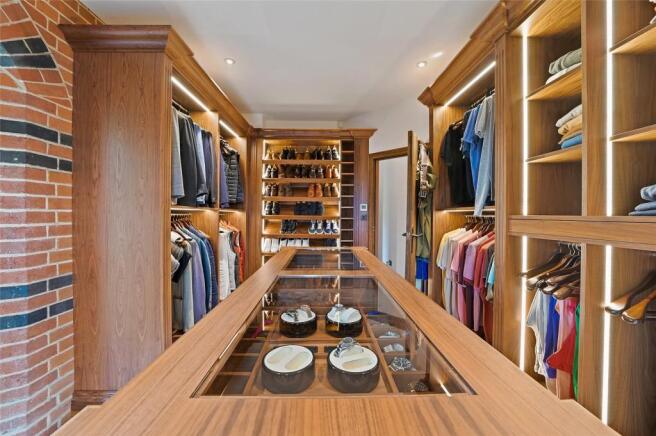 Bedroom/Dressing Rm