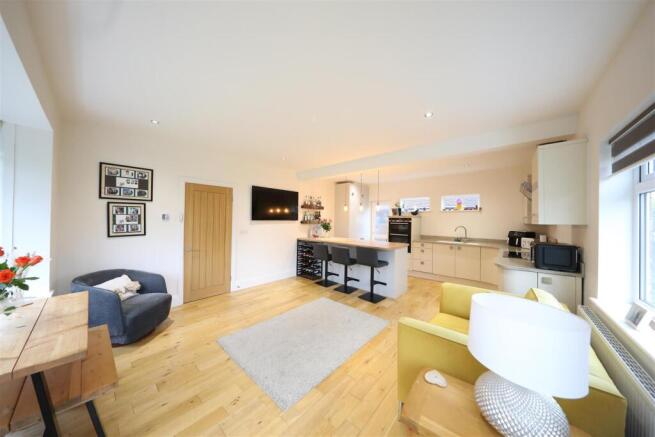2 bed Detached Bungalow for sale Image 4