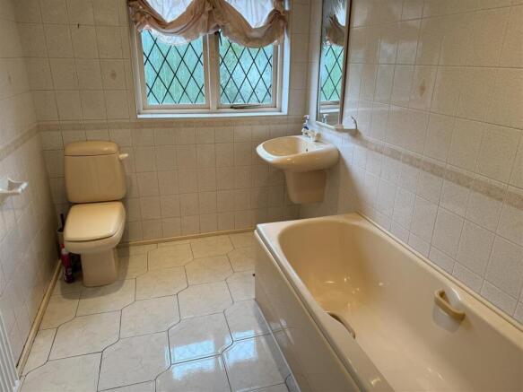 4 bed Detached for sale Image 12