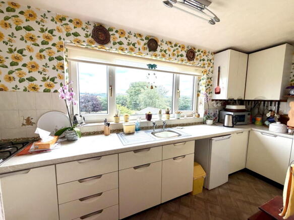 3 bed Semi-Detached for sale Image 9