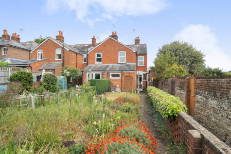 Sumner Road, Farnham, GU9