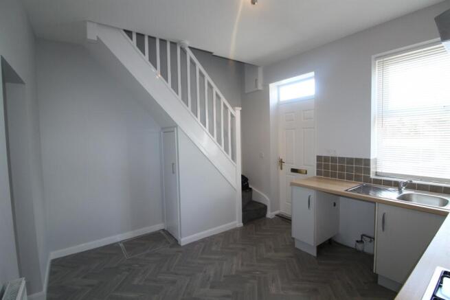2 bed Terraced to rent Image 4