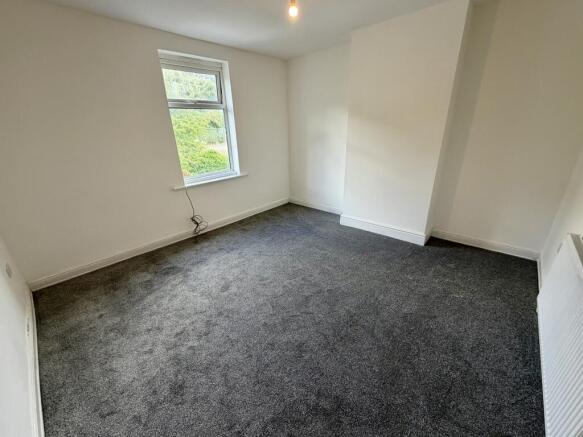 3 bed Terraced to rent Image 6