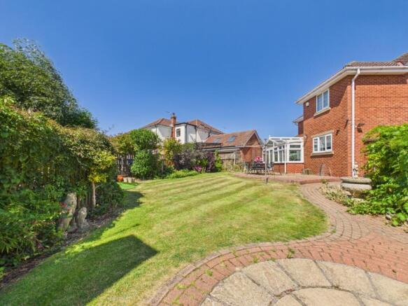 4 bed Detached for sale Image 9