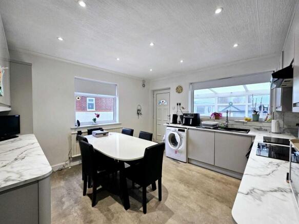 3 bed Detached Bungalow for sale Image 4