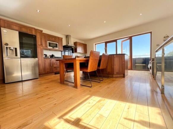 4 bed Detached for sale Image 5