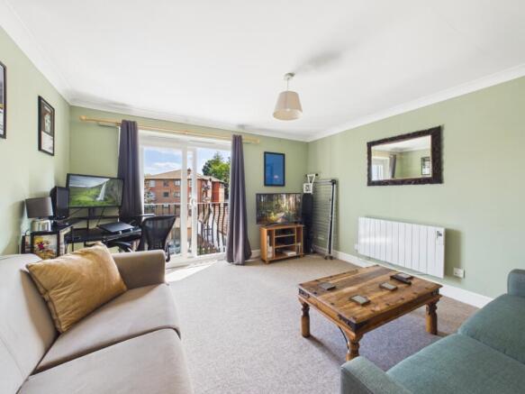 Great Heathmead, Haywards Heath, RH16 photo 4