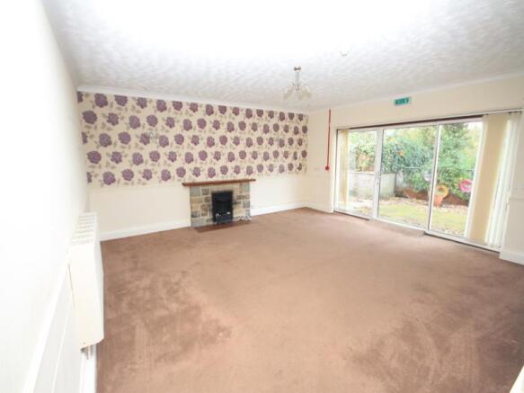 LIVING ROOM & KITCHE