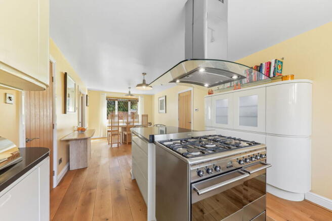 4 bed Detached for sale Image 10