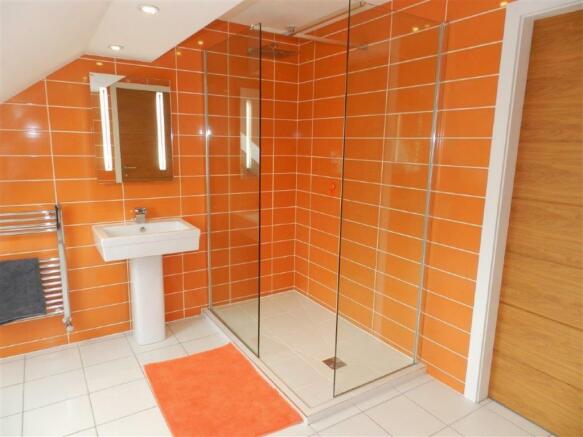 SHOWER ROOM/EN-SUITE