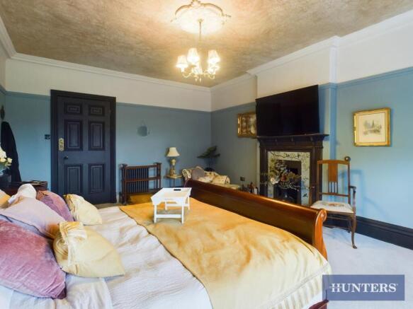 3 bed Apartment to rent Image 5