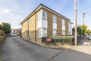 Flat 2, Sunningdale Court, Wrotham Road, Meopham, Gravesend DA13 0HJ