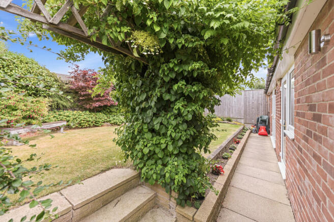 3 bed Detached Bungalow for sale Image 11