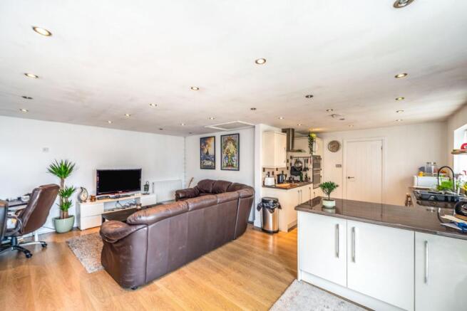 Kitchen / Lounge