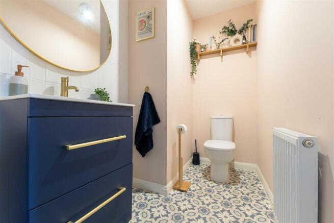 Bathroom-HDR.jpg