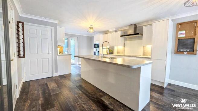 Kitchen 6.jpg