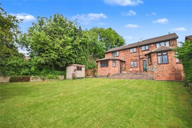 5 bed Detached for sale Image 8