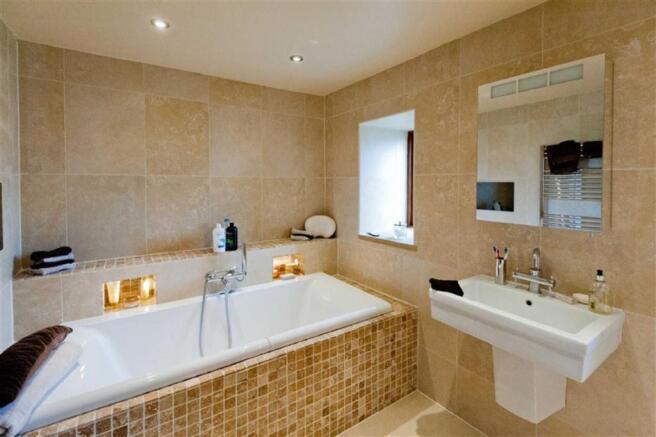 LUXURY FAMILY BATHRO