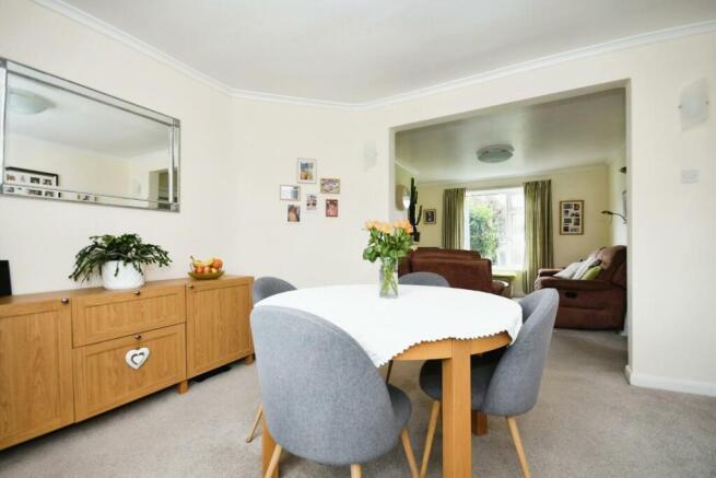 DINING ROOM 02.jpg