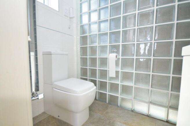 3 bed Not Specified for sale Image 11