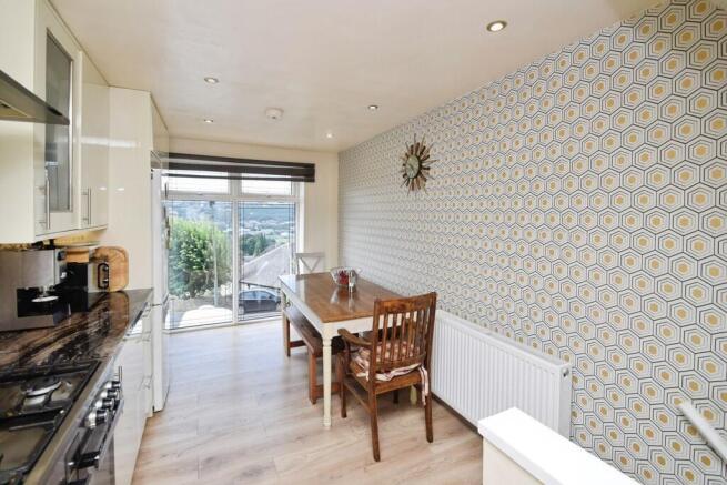 4 bed Detached for sale Image 10