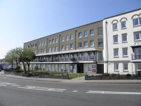 Flat 32, Homefleet House 010.jpg