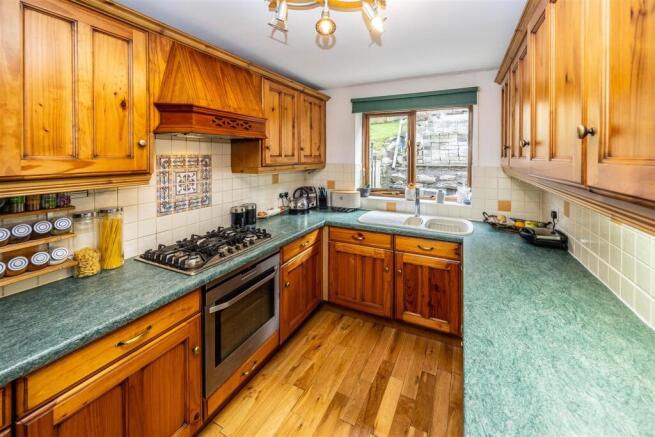 3 bed Semi-Detached for sale Image 11