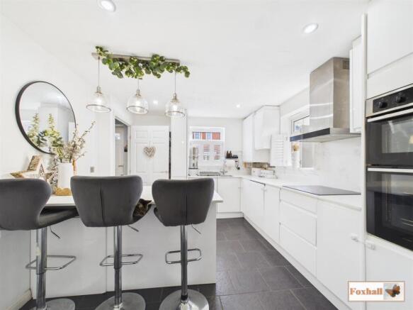 Kitchen / Breakfast Area