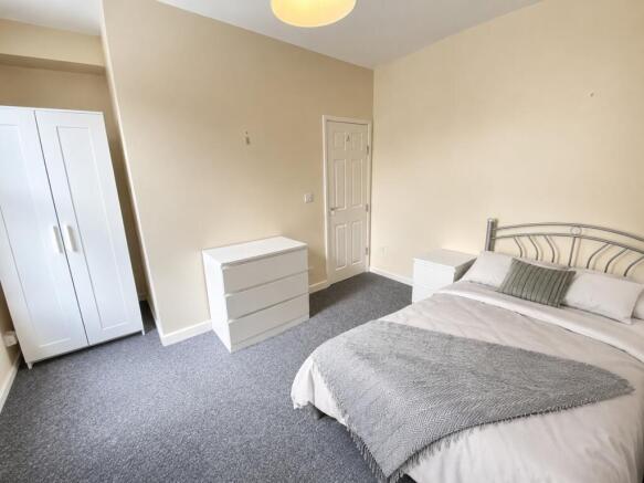 4 bed House Share to rent Image 9