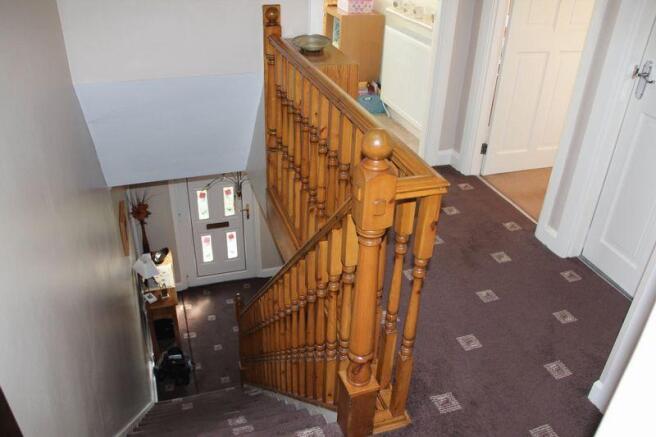 1ST FLOOR LANDING