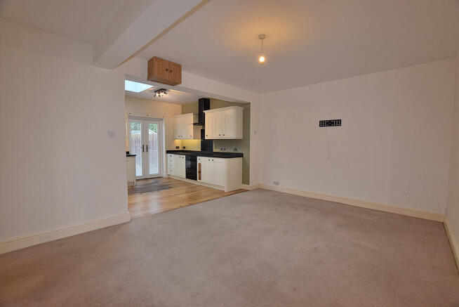 4 bed Semi-Detached for sale Image 5