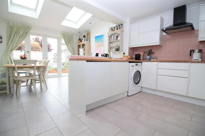 Kitchen / Dining Area