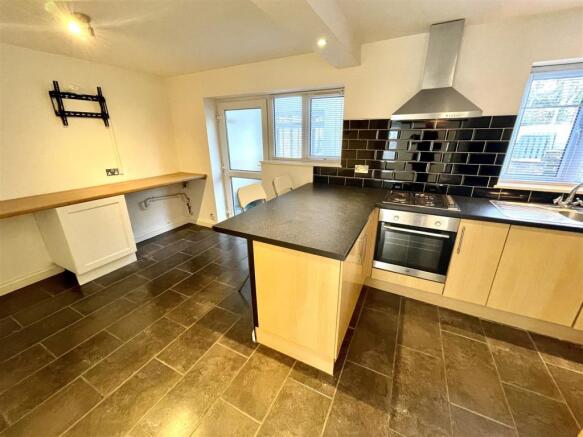 KITCHEN/BREAKFAST ROOM