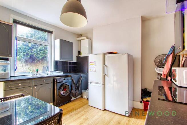 KITCHEN / DINING AREA