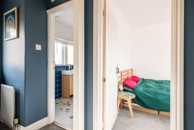 LE 20 Hereward Way BN7 2HJ-8.jpg