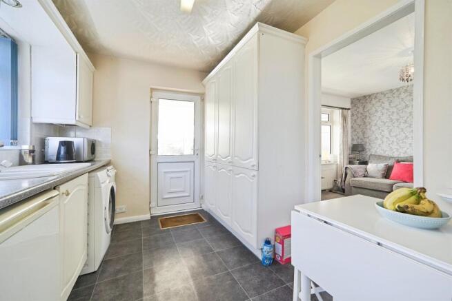 3 bed Semi-Detached for sale Image 6