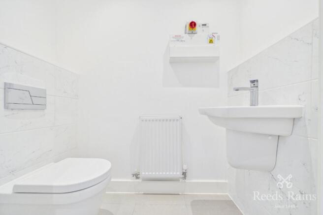 4 bed Semi-Detached for sale Image 7