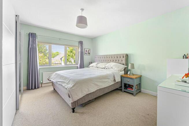 5 bed Detached for sale Image 12