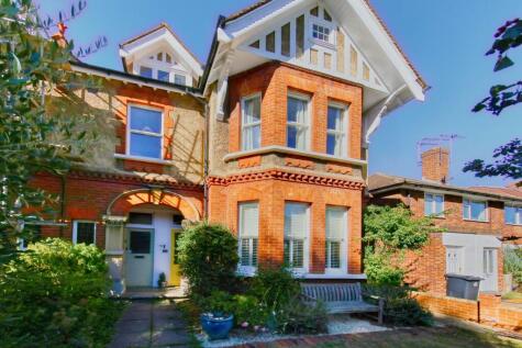 Vicarage Road, Hampton Wick, KT1